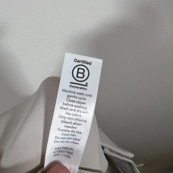 Athleta Stellar Straight Crop Pants Size 26 Travel Work Athleisure Neutral - Picture 13 of 13